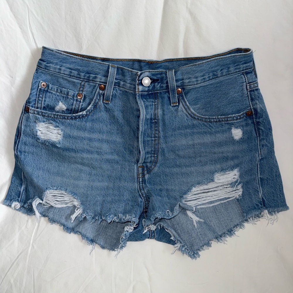 Levi’s 501 shorts 28 - EUC